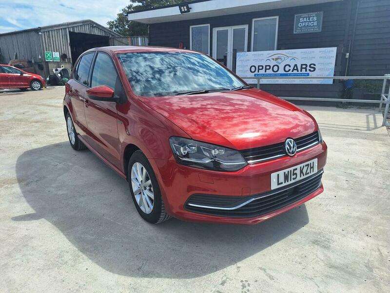 A 2015 VOLKSWAGEN POLO - A 2015 VOLKSWAGEN POLO -