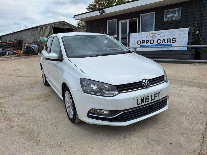 A 2015 VOLKSWAGEN POLO - A 2015 VOLKSWAGEN POLO -