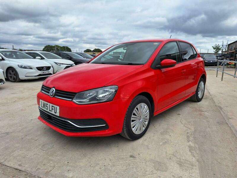 A 2015 VOLKSWAGEN POLO - A 2015 VOLKSWAGEN POLO -