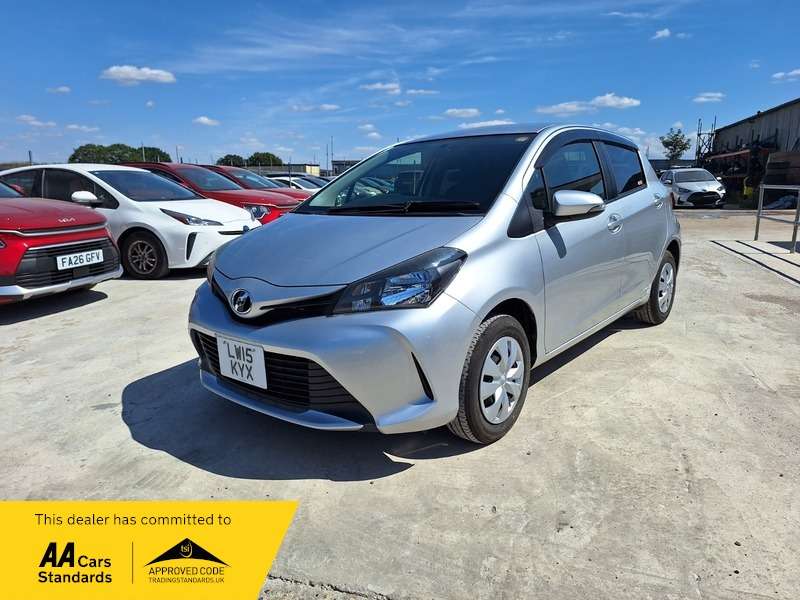 A 2015 TOYOTA - A 2015 TOYOTA -