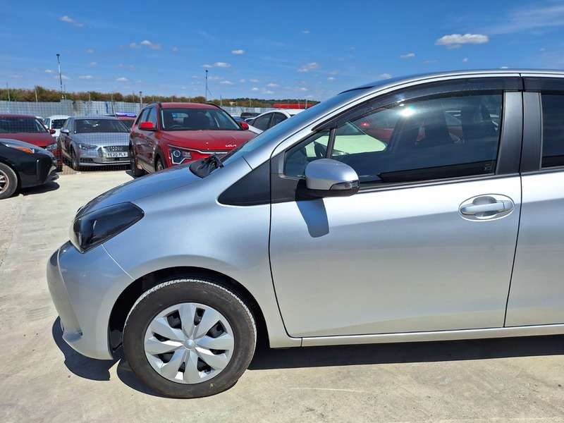 A 2015 TOYOTA - A 2015 TOYOTA -