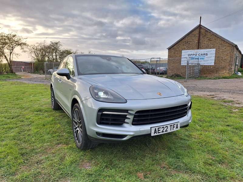 A 2022 PORSCHE CAYENNE 3.0 V6 E-Hybrid 17.9kWh Coupe 5dr Petrol Plug-in Hybrid TiptronicS 4WD Euro 6 (s/s) (3.6kW Charger) (462 ps) A 2022 PORSCHE CAYENNE 3.0 V6 E-Hybrid 17.9kWh Coupe 5dr Petrol Plug-in Hybrid TiptronicS 4WD Euro 6 (s/s) (3.6kW Charger) (462 ps)