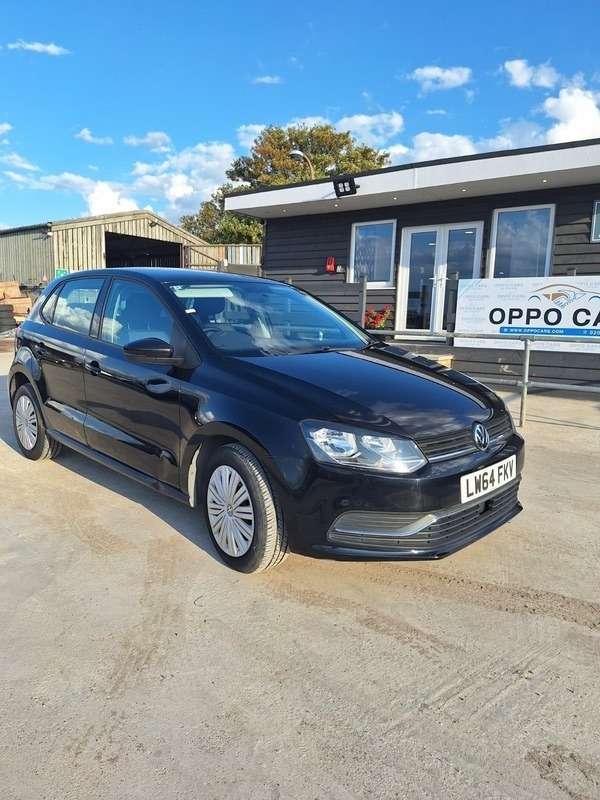 A 2014 VOLKSWAGEN POLO - A 2014 VOLKSWAGEN POLO -