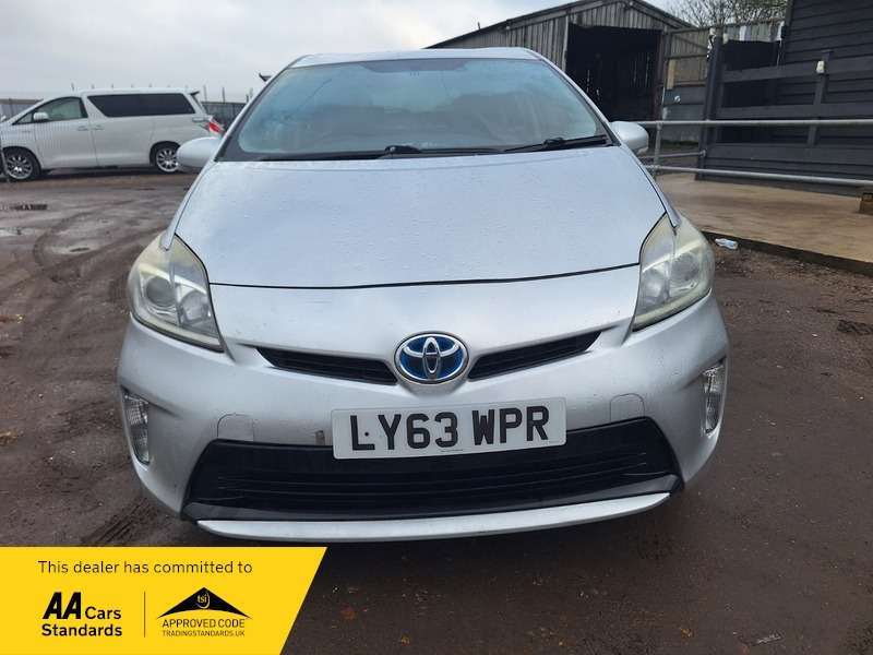 A 2014 TOYOTA PRIUS 1.8 VVT-h T3 Hatchback 5dr Petrol Hybrid CVT Euro 5 (s/s) (136 ps) A 2014 TOYOTA PRIUS 1.8 VVT-h T3 Hatchback 5dr Petrol Hybrid CVT Euro 5 (s/s) (136 ps)