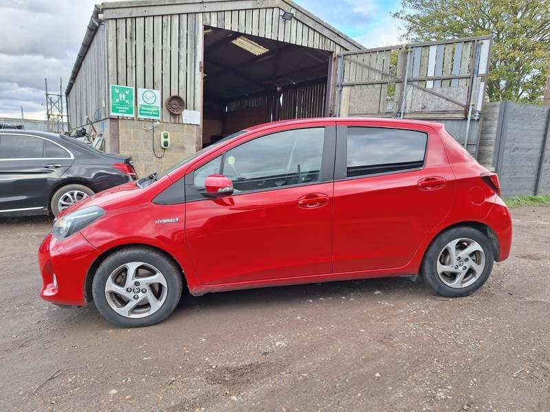 A 2016 TOYOTA YARIS 1.5 VVT-h Icon Hatchback 5dr Petrol Hybrid E-CVT Euro 6 (101 ps) A 2016 TOYOTA YARIS 1.5 VVT-h Icon Hatchback 5dr Petrol Hybrid E-CVT Euro 6 (101 ps)