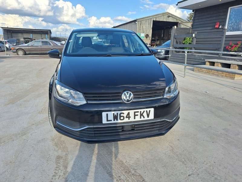 A 2014 VOLKSWAGEN POLO - A 2014 VOLKSWAGEN POLO -