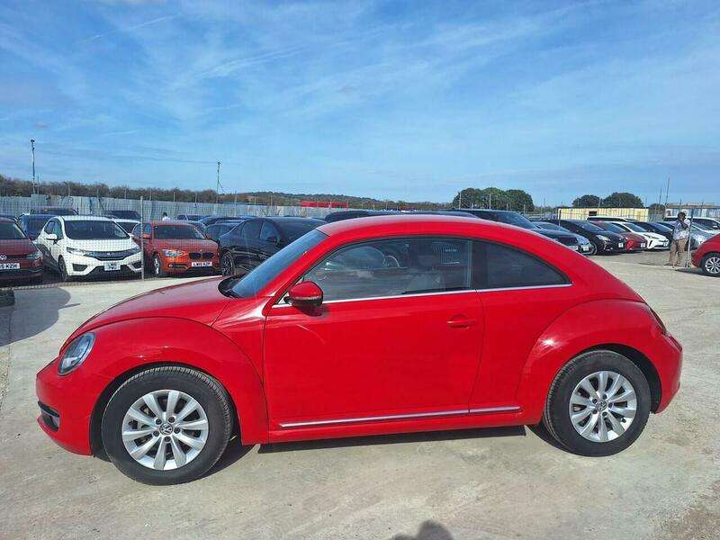 A 2014 VOLKSWAGEN BEETLE - A 2014 VOLKSWAGEN BEETLE -