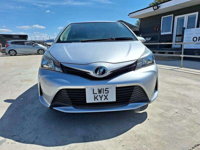 A 2015 TOYOTA - A 2015 TOYOTA -