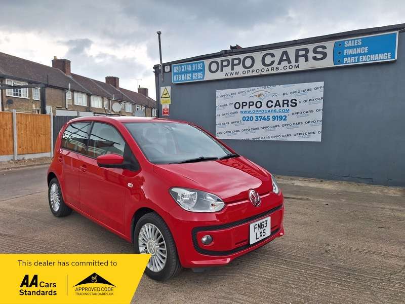 A 2013 VOLKSWAGEN UP A 2013 VOLKSWAGEN UP