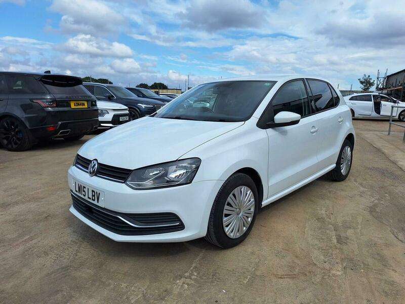 A 2015 VOLKSWAGEN POLO 1.2 TSI BlueMotion Tech SE A 2015 VOLKSWAGEN POLO 1.2 TSI BlueMotion Tech SE