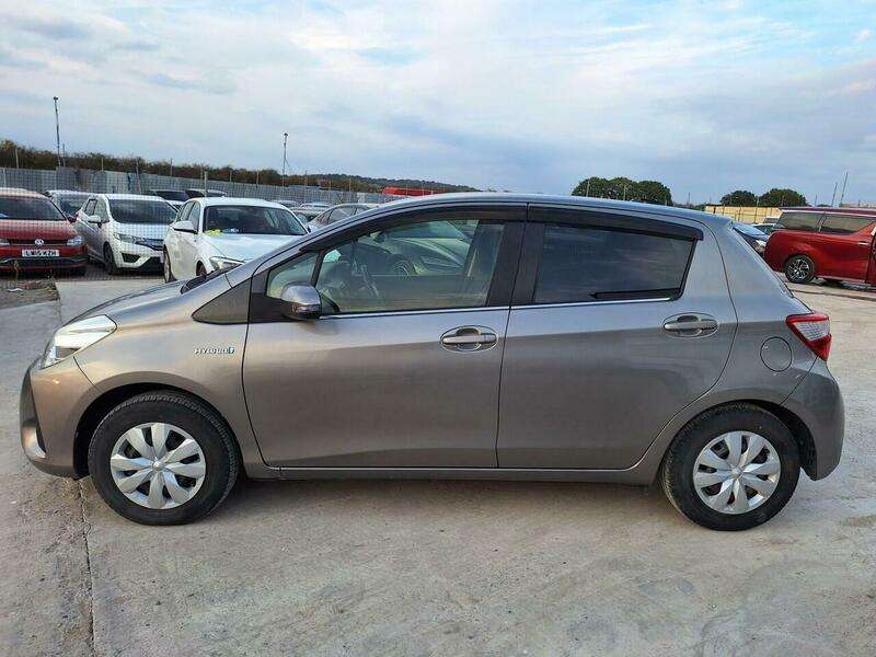 A 2017 TOYOTA - A 2017 TOYOTA -