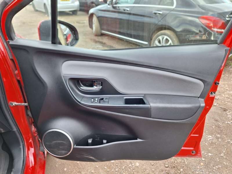 2016 TOYOTA YARIS 2016 TOYOTA YARIS