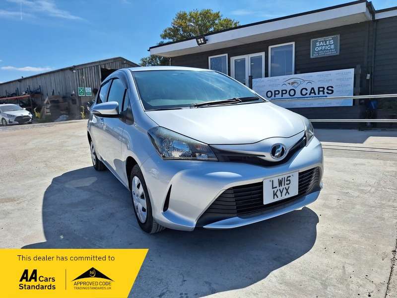 A 2015 TOYOTA - A 2015 TOYOTA -