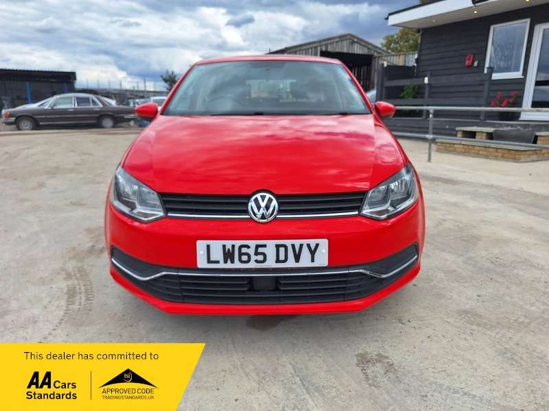 A 2015 VOLKSWAGEN POLO - A 2015 VOLKSWAGEN POLO -