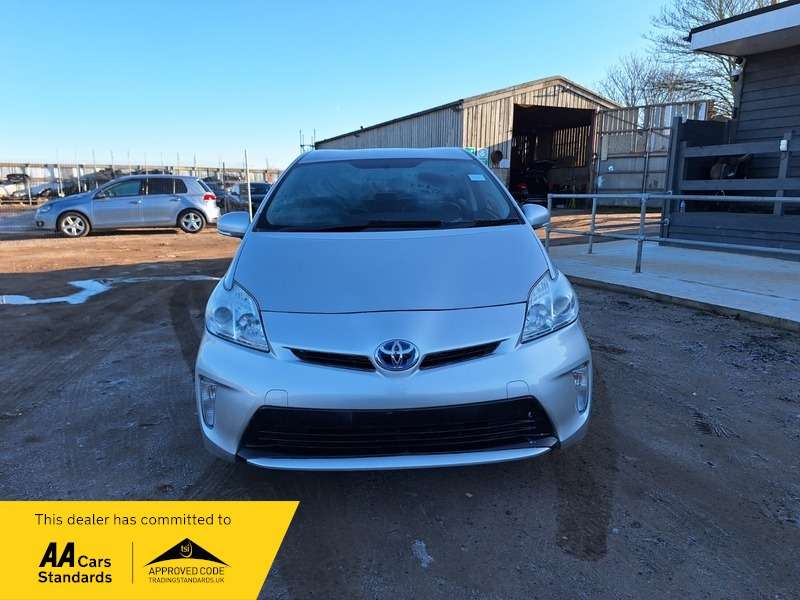 A 2014 TOYOTA PRIUS 1.8 Saloon 4dr Petrol Hybrid CVT (120 g/km, 70 bhp) A 2014 TOYOTA PRIUS 1.8 Saloon 4dr Petrol Hybrid CVT (120 g/km, 70 bhp)