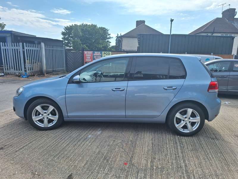 A 2011 VOLKSWAGEN GOLF TSI A 2011 VOLKSWAGEN GOLF TSI