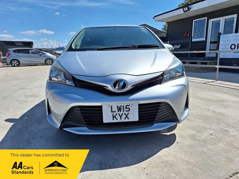 A 2015 TOYOTA - A 2015 TOYOTA -