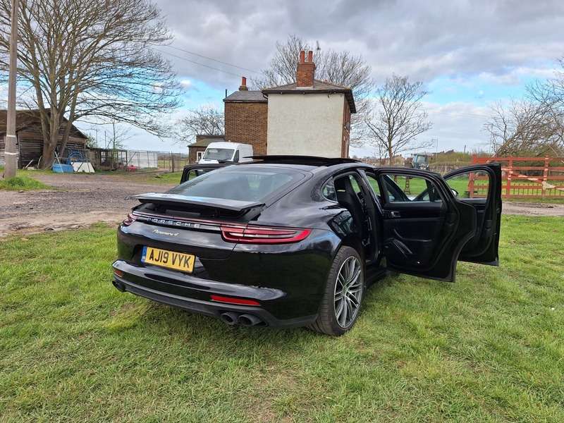 2019 PORSCHE PANAMERA 2019 PORSCHE PANAMERA