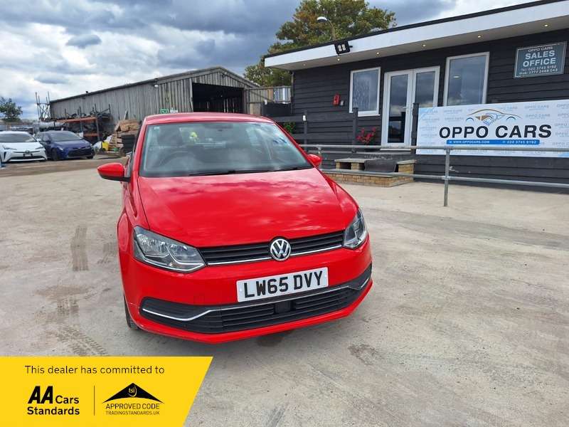 A 2015 VOLKSWAGEN POLO - A 2015 VOLKSWAGEN POLO -