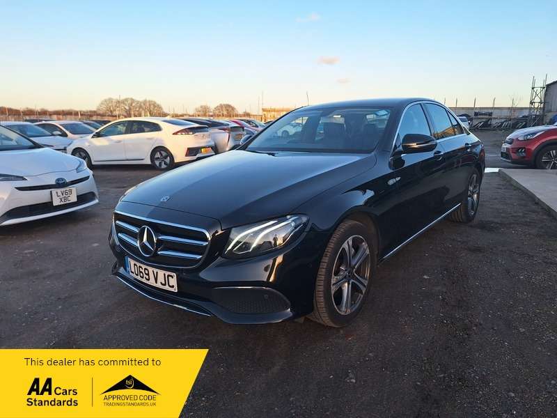 A null MERCEDES-BENZ E CLASS 2.0 E220d SE Saloon 4dr Diesel G-Tronic+ Euro 6 (s/s) (194 ps) A null MERCEDES-BENZ E CLASS 2.0 E220d SE Saloon 4dr Diesel G-Tronic+ Euro 6 (s/s) (194 ps)