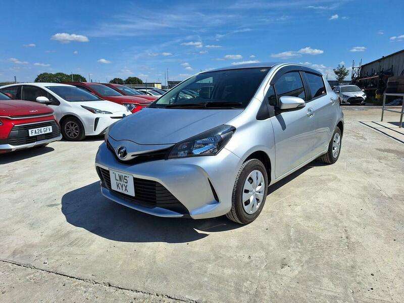 A 2015 TOYOTA - A 2015 TOYOTA -