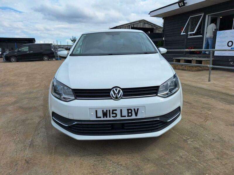 A 2015 VOLKSWAGEN POLO 1.2 TSI BlueMotion Tech SE A 2015 VOLKSWAGEN POLO 1.2 TSI BlueMotion Tech SE