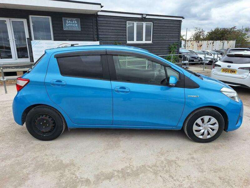 A 2017 TOYOTA - A 2017 TOYOTA -