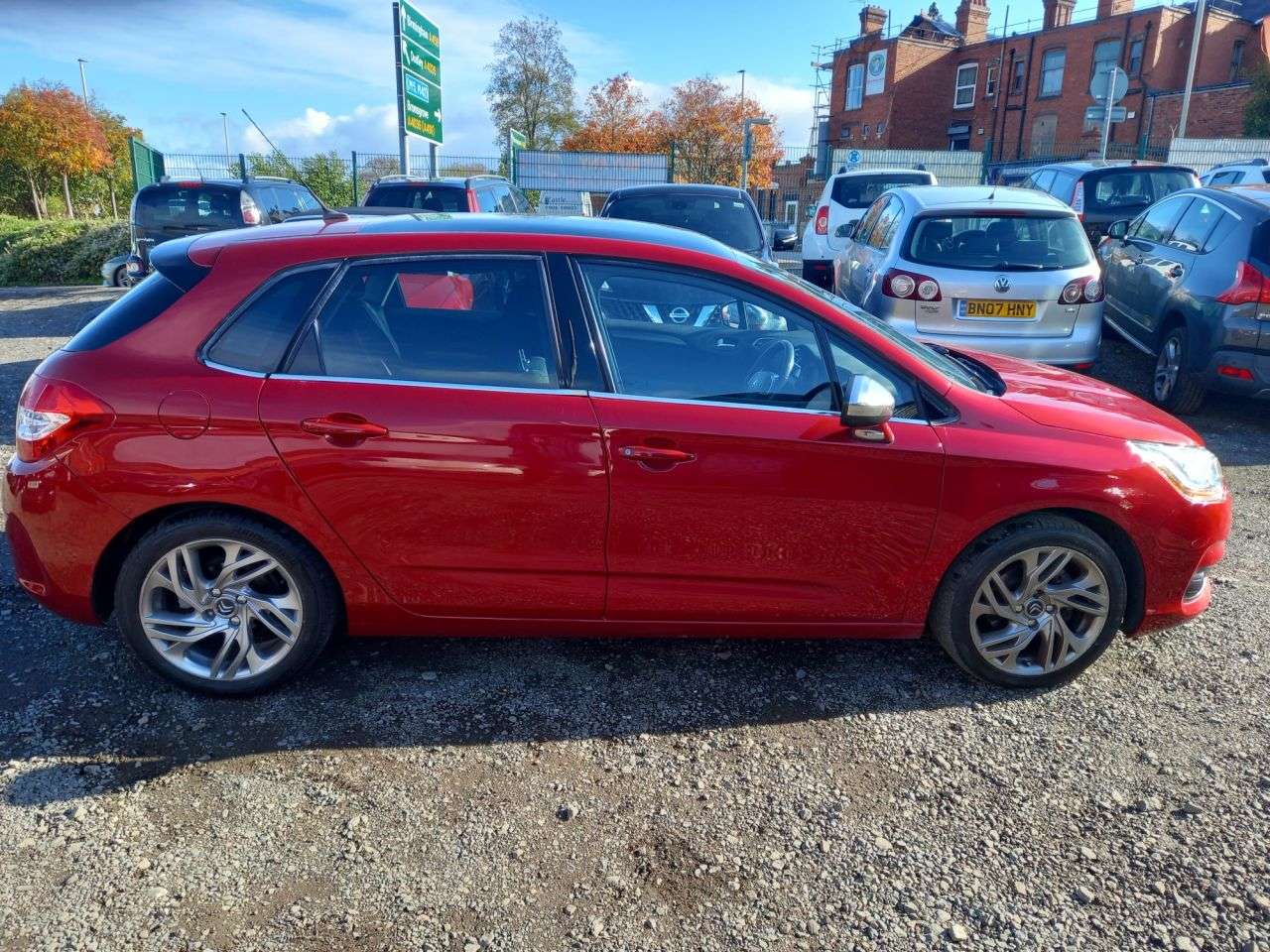 A 2014 CITROEN C4 1.6 e-HDi Selection Hatchback 5dr Diesel Manual Euro 5 (s/s) (115 ps) A 2014 CITROEN C4 1.6 e-HDi Selection Hatchback 5dr Diesel Manual Euro 5 (s/s) (115 ps)