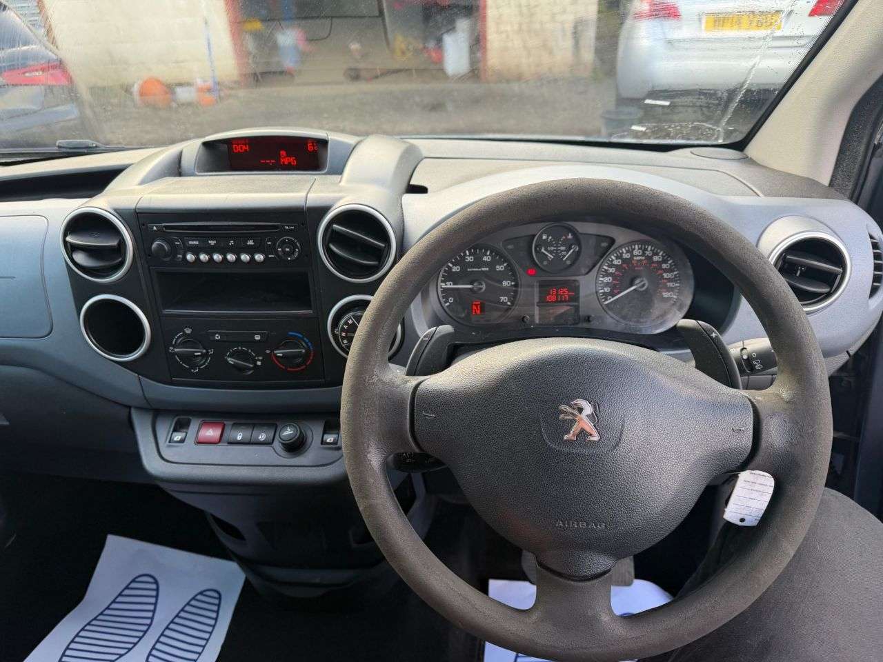2012 PEUGEOT PARTNER TEPEE 2012 PEUGEOT PARTNER TEPEE