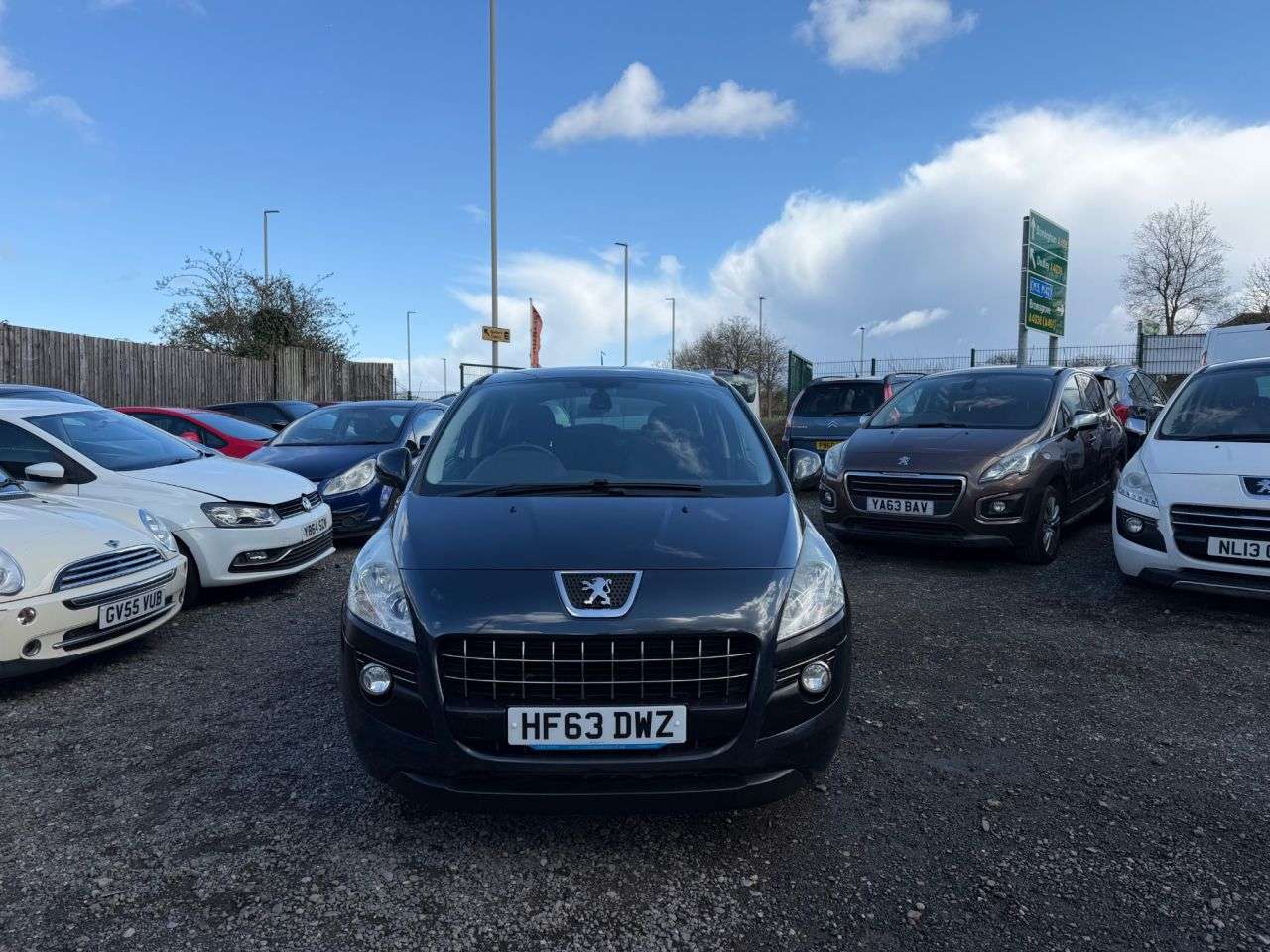 A 2013 PEUGEOT 3008 1.6 e-HDi Active SUV 5dr Diesel EGC Euro 5 (s/s) (115 ps) ** 3 Month Warran A 2013 PEUGEOT 3008 1.6 e-HDi Active SUV 5dr Diesel EGC Euro 5 (s/s) (115 ps) ** 3 Month Warran