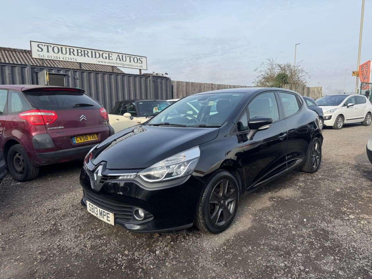 A 2013 RENAULT CLIO 1.2 16V Dynamique MediaNav Hatchback 5dr Petrol Manual Euro 5 (75 ps) ** 3 A 2013 RENAULT CLIO 1.2 16V Dynamique MediaNav Hatchback 5dr Petrol Manual Euro 5 (75 ps) ** 3