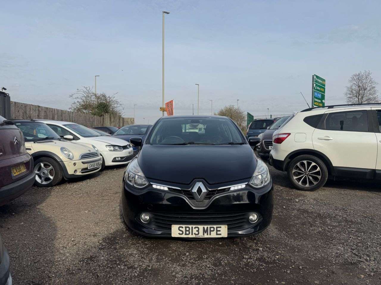 A 2013 RENAULT CLIO 1.2 16V Dynamique MediaNav Hatchback 5dr Petrol Manual Euro 5 (75 ps) ** 3 A 2013 RENAULT CLIO 1.2 16V Dynamique MediaNav Hatchback 5dr Petrol Manual Euro 5 (75 ps) ** 3