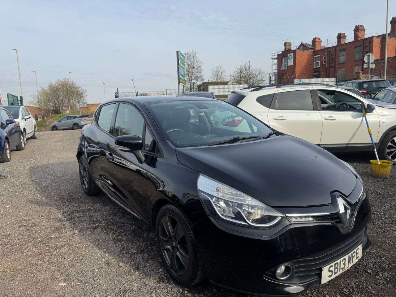 A 2013 RENAULT CLIO 1.2 16V Dynamique MediaNav Hatchback 5dr Petrol Manual Euro 5 (75 ps) ** 3 A 2013 RENAULT CLIO 1.2 16V Dynamique MediaNav Hatchback 5dr Petrol Manual Euro 5 (75 ps) ** 3