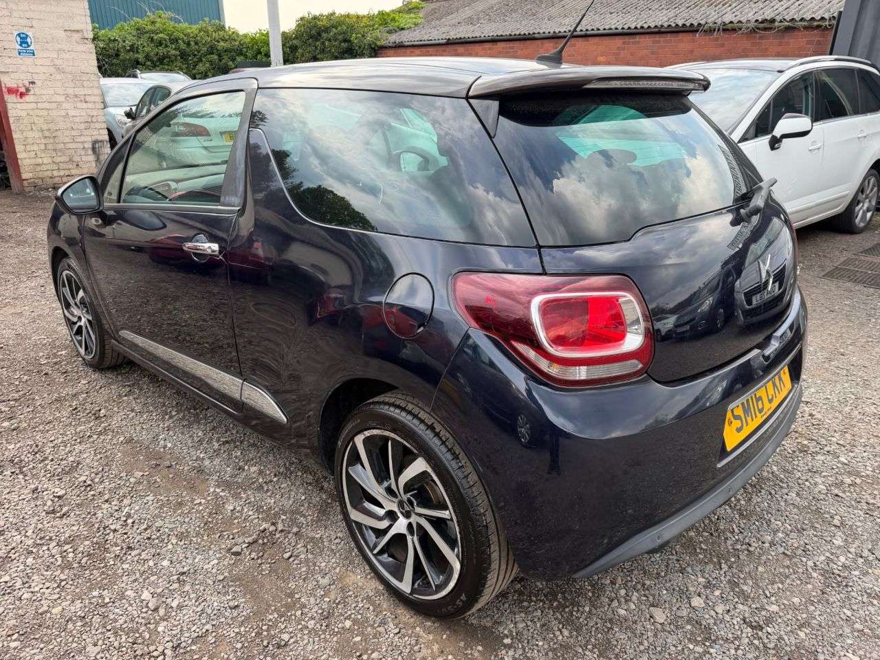 A 2016 DS DS 3 BLUEHDI PRESTIGE S/S A 2016 DS DS 3 BLUEHDI PRESTIGE S/S