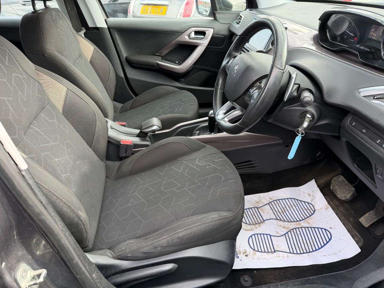 2014 PEUGEOT 2008 2014 PEUGEOT 2008