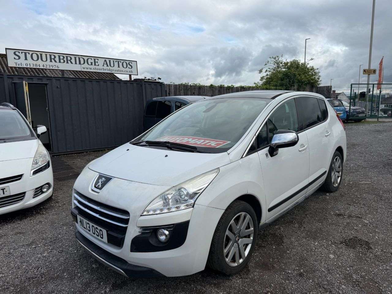 A 2013 PEUGEOT 3008 2.0 h e-HDi Allure SUV 5dr Diesel Hybrid EGC 4WD Euro 5 (s/s) (200 ps) ** 3 A 2013 PEUGEOT 3008 2.0 h e-HDi Allure SUV 5dr Diesel Hybrid EGC 4WD Euro 5 (s/s) (200 ps) ** 3