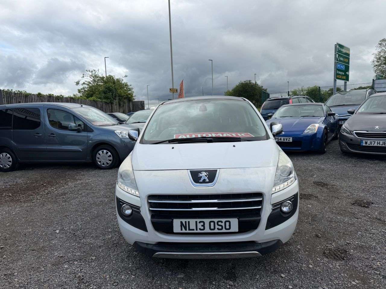 A 2013 PEUGEOT 3008 2.0 h e-HDi Allure SUV 5dr Diesel Hybrid EGC 4WD Euro 5 (s/s) (200 ps) ** 3 A 2013 PEUGEOT 3008 2.0 h e-HDi Allure SUV 5dr Diesel Hybrid EGC 4WD Euro 5 (s/s) (200 ps) ** 3