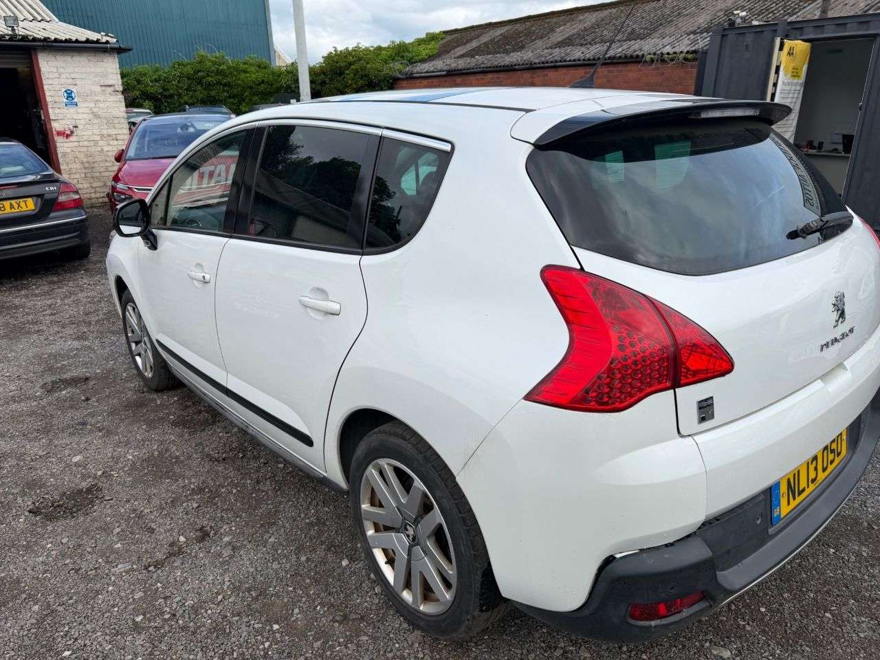 2013 PEUGEOT 3008 2013 PEUGEOT 3008