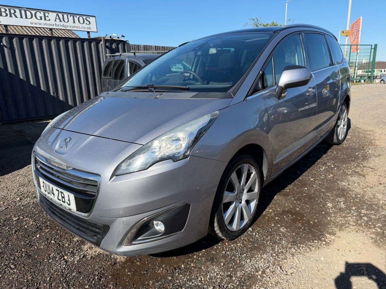 A 2014 PEUGEOT 5008 1.6 e-HDi Allure MPV 5dr Diesel EGC Euro 5 (s/s) (115 ps) ** 3 Month Warran A 2014 PEUGEOT 5008 1.6 e-HDi Allure MPV 5dr Diesel EGC Euro 5 (s/s) (115 ps) ** 3 Month Warran