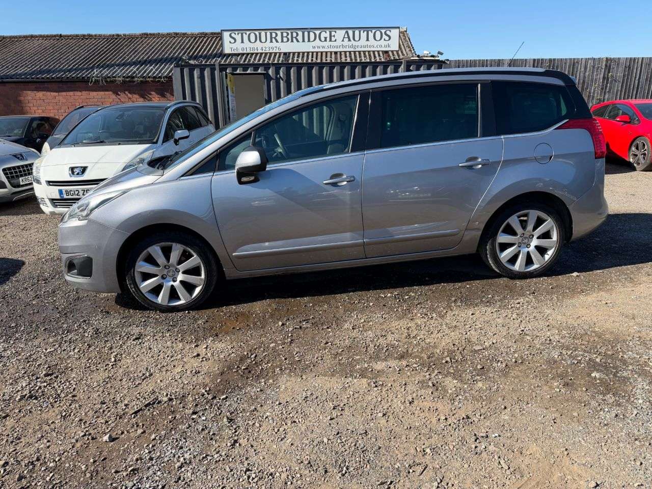 A 2014 PEUGEOT 5008 1.6 e-HDi Allure MPV 5dr Diesel EGC Euro 5 (s/s) (115 ps) ** 3 Month Warran A 2014 PEUGEOT 5008 1.6 e-HDi Allure MPV 5dr Diesel EGC Euro 5 (s/s) (115 ps) ** 3 Month Warran