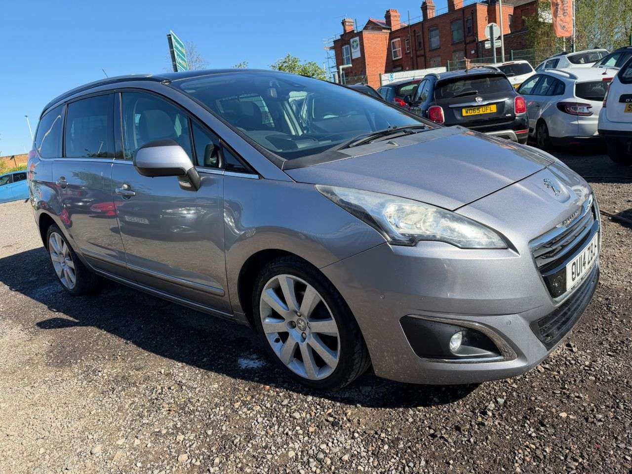 A 2014 PEUGEOT 5008 1.6 e-HDi Allure MPV 5dr Diesel EGC Euro 5 (s/s) (115 ps) ** 3 Month Warran A 2014 PEUGEOT 5008 1.6 e-HDi Allure MPV 5dr Diesel EGC Euro 5 (s/s) (115 ps) ** 3 Month Warran