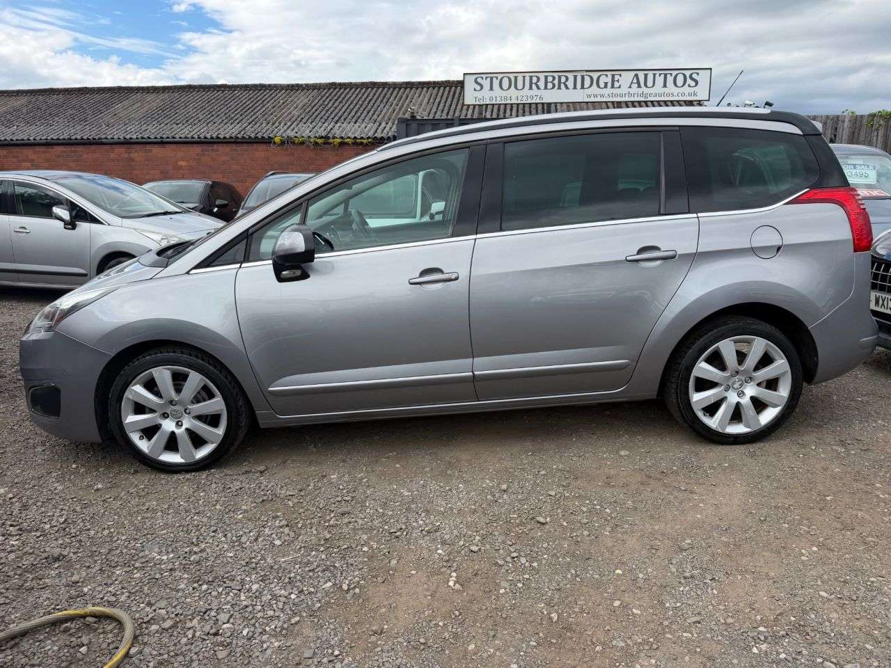 A 2014 PEUGEOT 5008 1.6 e-HDi Allure MPV 5dr Diesel EGC Euro 5 (s/s) (115 ps) ** 3 Month Warran A 2014 PEUGEOT 5008 1.6 e-HDi Allure MPV 5dr Diesel EGC Euro 5 (s/s) (115 ps) ** 3 Month Warran