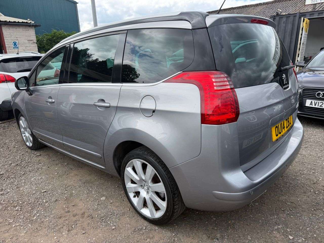 A 2014 PEUGEOT 5008 1.6 e-HDi Allure MPV 5dr Diesel EGC Euro 5 (s/s) (115 ps) ** 3 Month Warran A 2014 PEUGEOT 5008 1.6 e-HDi Allure MPV 5dr Diesel EGC Euro 5 (s/s) (115 ps) ** 3 Month Warran