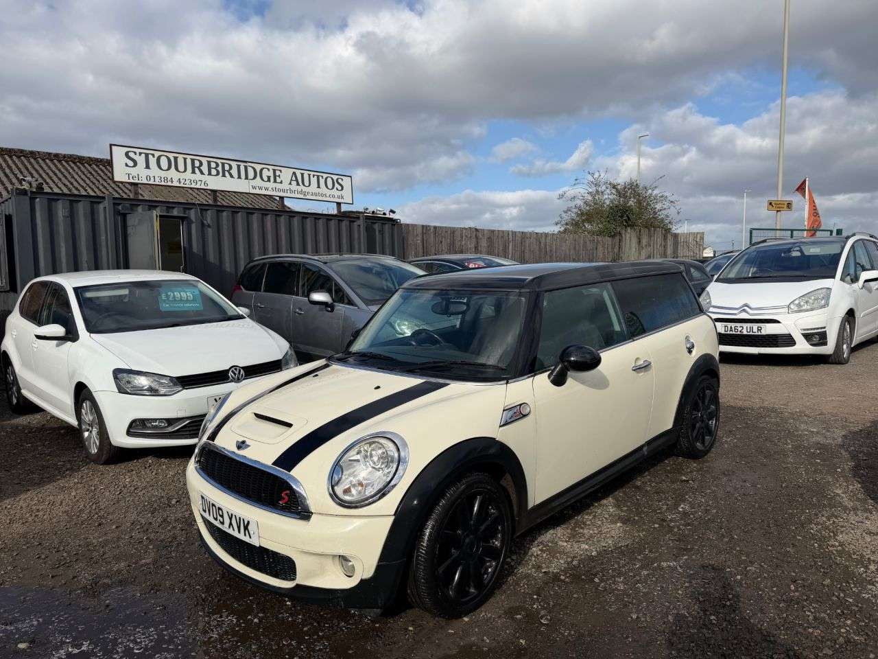 A 2009 MINI CLUBMAN 1.6 Cooper S Estate 5dr Petrol Manual Euro 4 (175 ps) A 2009 MINI CLUBMAN 1.6 Cooper S Estate 5dr Petrol Manual Euro 4 (175 ps)