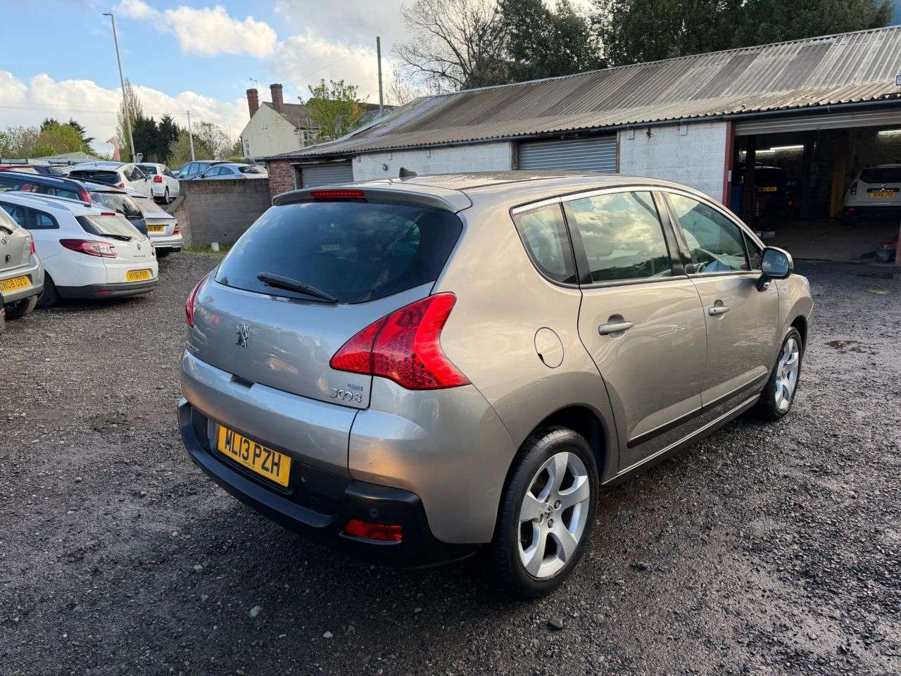 A 2013 PEUGEOT 3008 1.6 e-HDi Active SUV 5dr Diesel EGC Euro 5 (s/s) (115 ps) A 2013 PEUGEOT 3008 1.6 e-HDi Active SUV 5dr Diesel EGC Euro 5 (s/s) (115 ps)