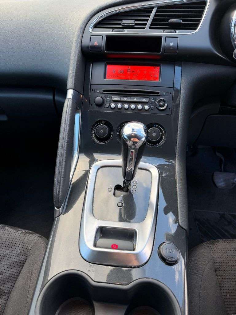 2013 PEUGEOT 3008 2013 PEUGEOT 3008