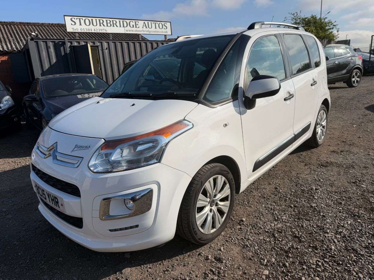 A 2015 CITROEN C3 PICASSO 1.6 BlueHDi Exclusive MPV 5dr Diesel Manual Euro 6 (100 ps) ** 3 Month Warr A 2015 CITROEN C3 PICASSO 1.6 BlueHDi Exclusive MPV 5dr Diesel Manual Euro 6 (100 ps) ** 3 Month Warr
