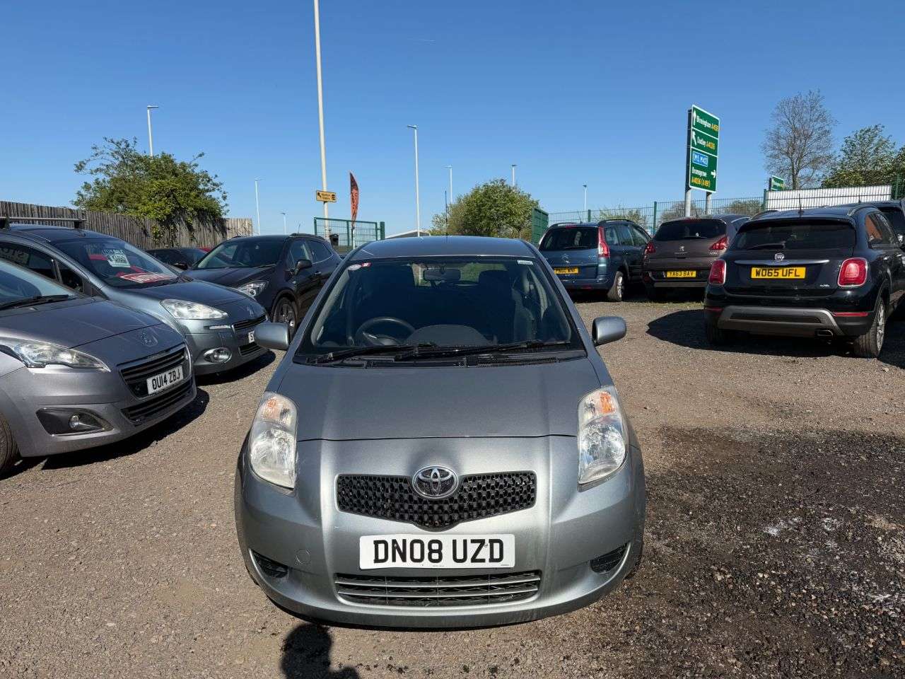 A 2008 TOYOTA YARIS 1.3 VVT-i TR Hatchback 3dr Petrol Manual (141 g/km, 85 bhp) A 2008 TOYOTA YARIS 1.3 VVT-i TR Hatchback 3dr Petrol Manual (141 g/km, 85 bhp)