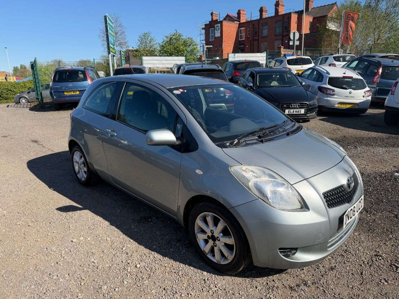 A 2008 TOYOTA YARIS 1.3 VVT-i TR Hatchback 3dr Petrol Manual (141 g/km, 85 bhp) A 2008 TOYOTA YARIS 1.3 VVT-i TR Hatchback 3dr Petrol Manual (141 g/km, 85 bhp)