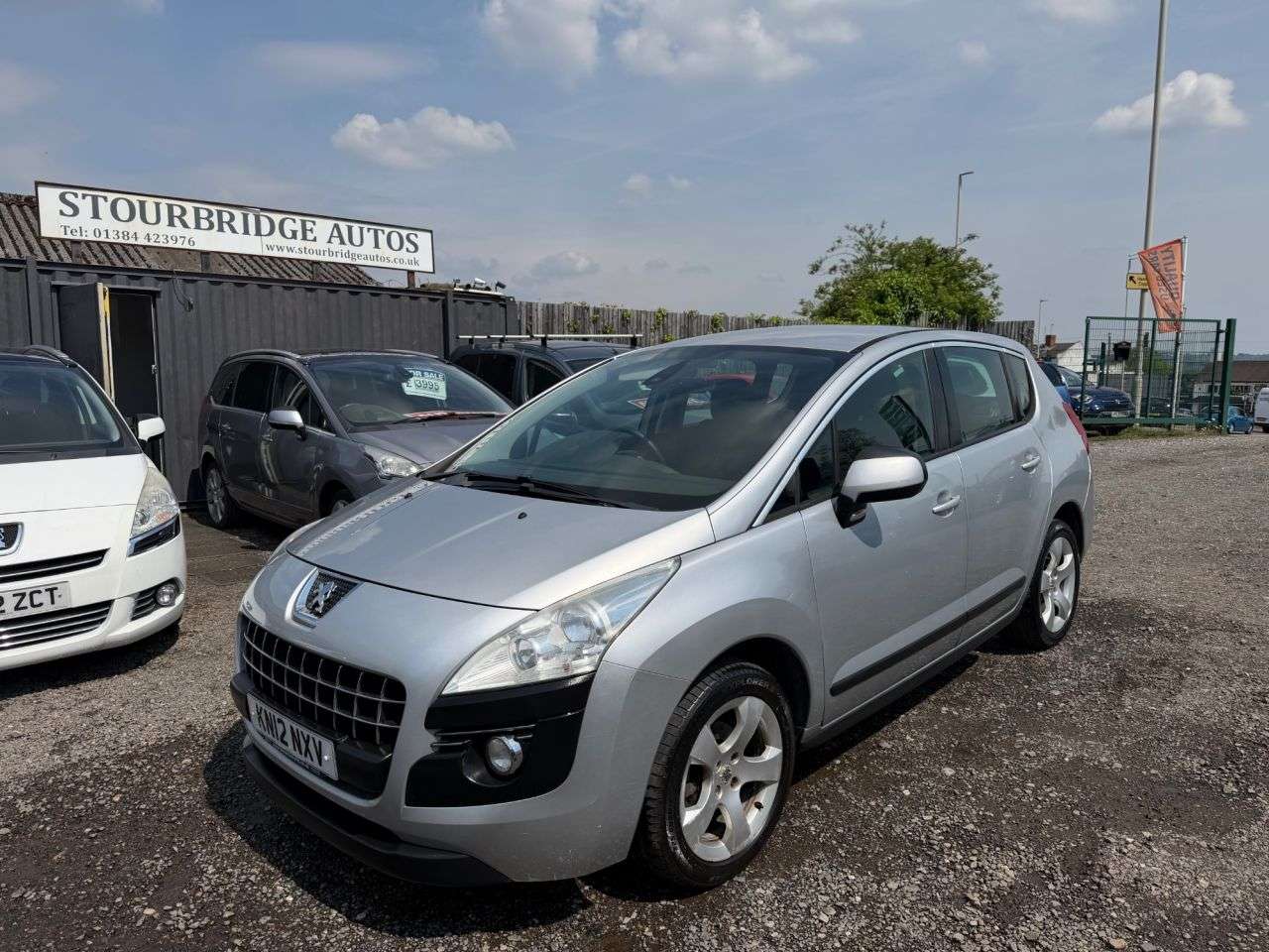 A 2012 PEUGEOT 3008 1.6 e-HDi Active SUV 5dr Diesel EGC Euro 5 (s/s) (112 ps) ** 3 Month Warran A 2012 PEUGEOT 3008 1.6 e-HDi Active SUV 5dr Diesel EGC Euro 5 (s/s) (112 ps) ** 3 Month Warran